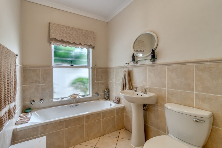 3 Bedroom Property for Sale in Somerset Ridge Western Cape